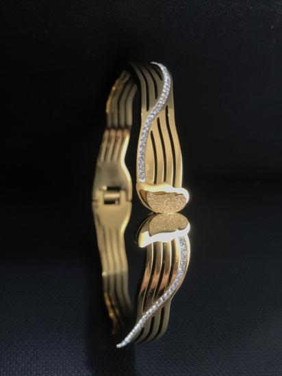 Kelebek Üç Boyutlu Motif Gold Çelik Kelepçe Bileklik 1,2 cm Genişlik